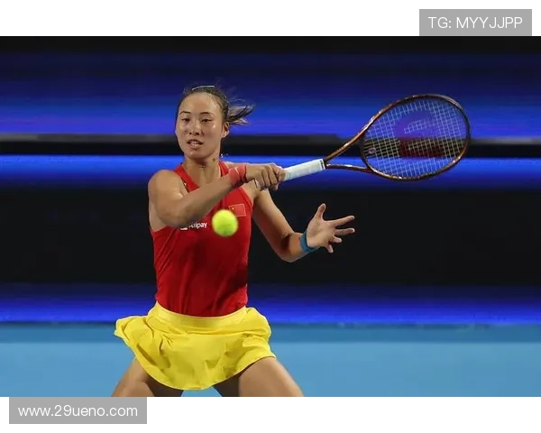 郑钦文吐槽比赛环境与球拍选择